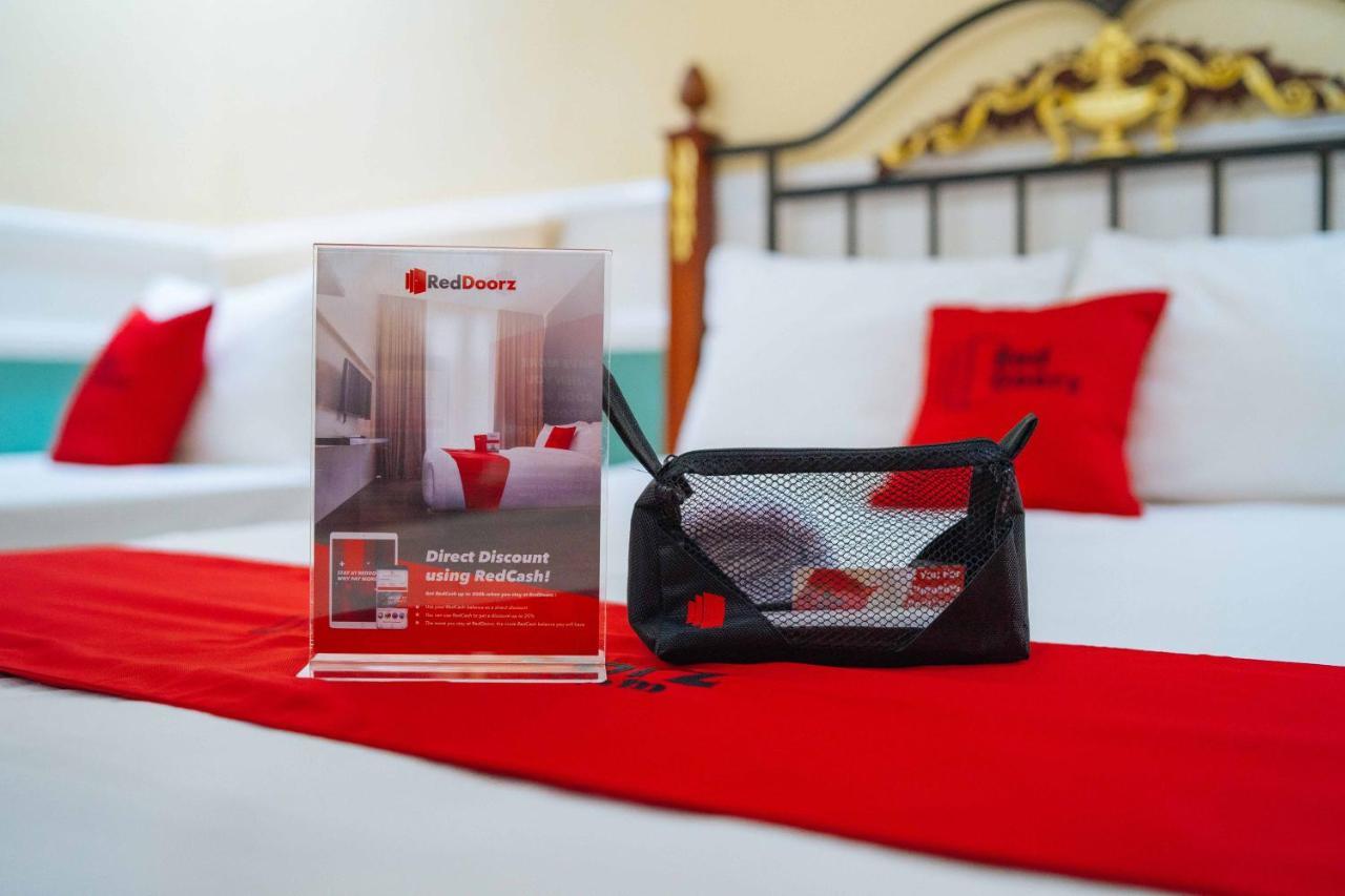 Reddoorz @ Fields Avenue Angeles City Экстерьер фото