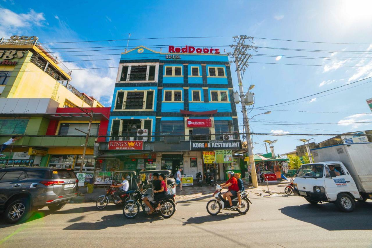 Reddoorz @ Fields Avenue Angeles City Экстерьер фото